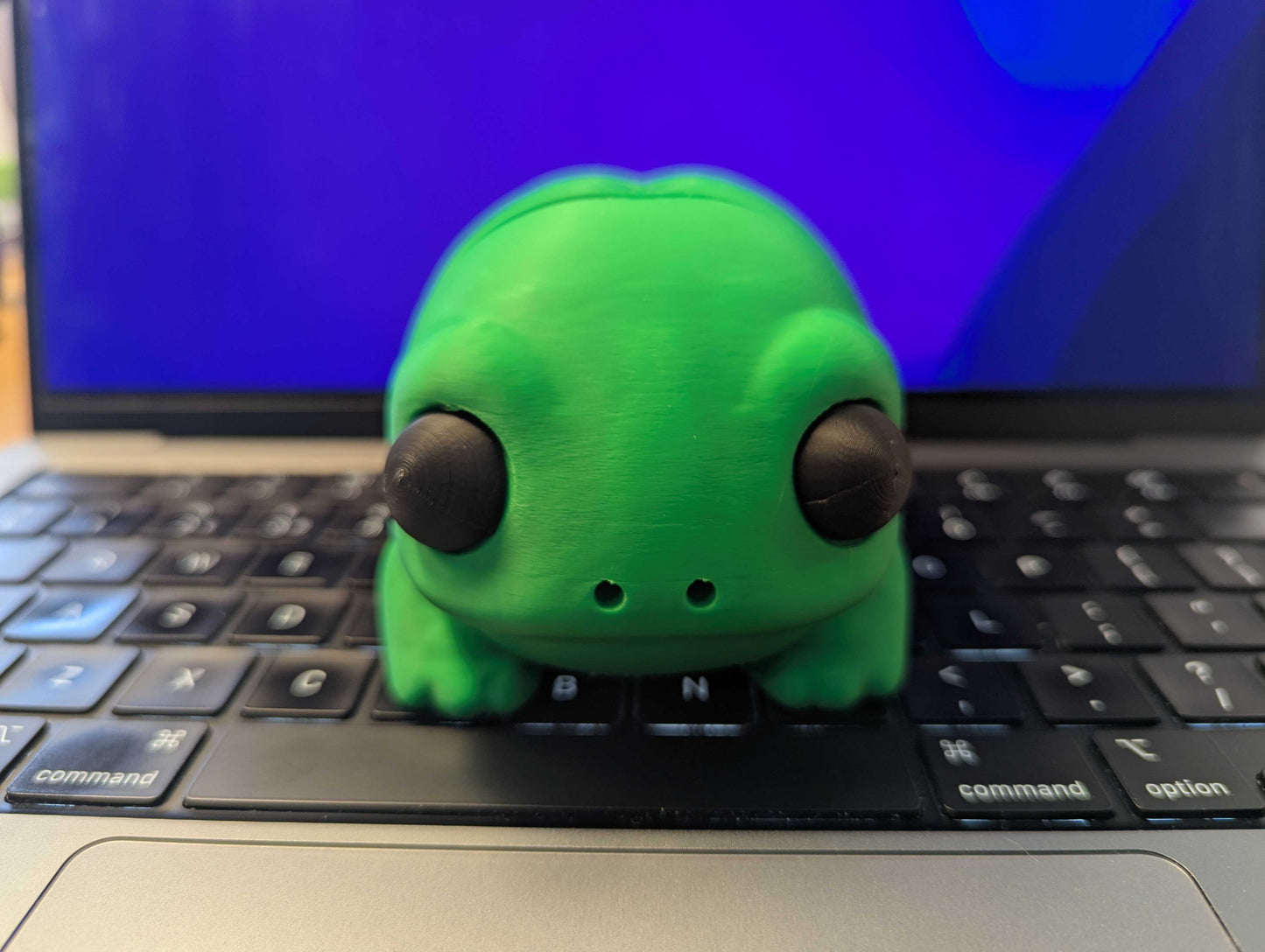 ๐ธ Gumdrop โ The Chubby Frog Desk Buddy